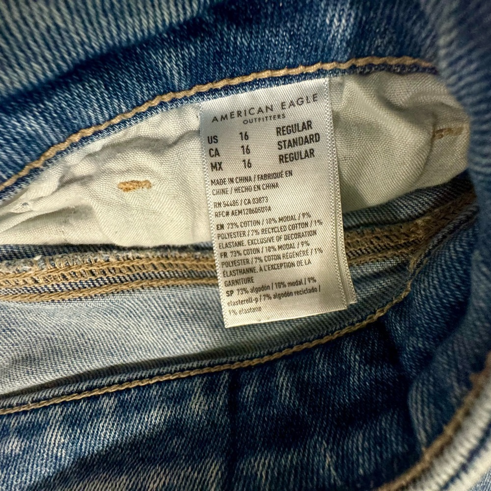 American Eagle Outfitters Light Blue Boyfriend Jeans - Picture 5 of 8